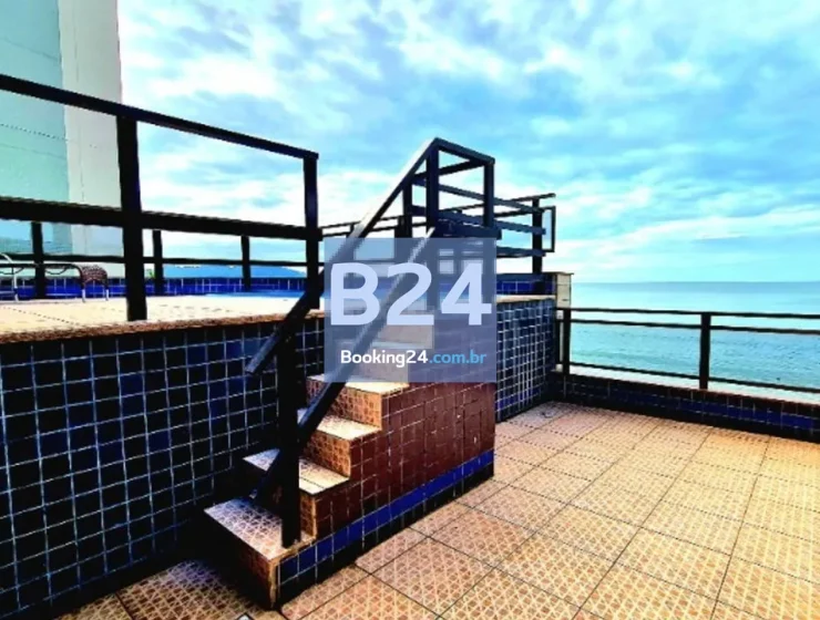 Cobertura com piscina frente mar