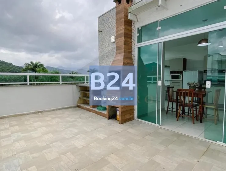 Cobertura perto da praia grande