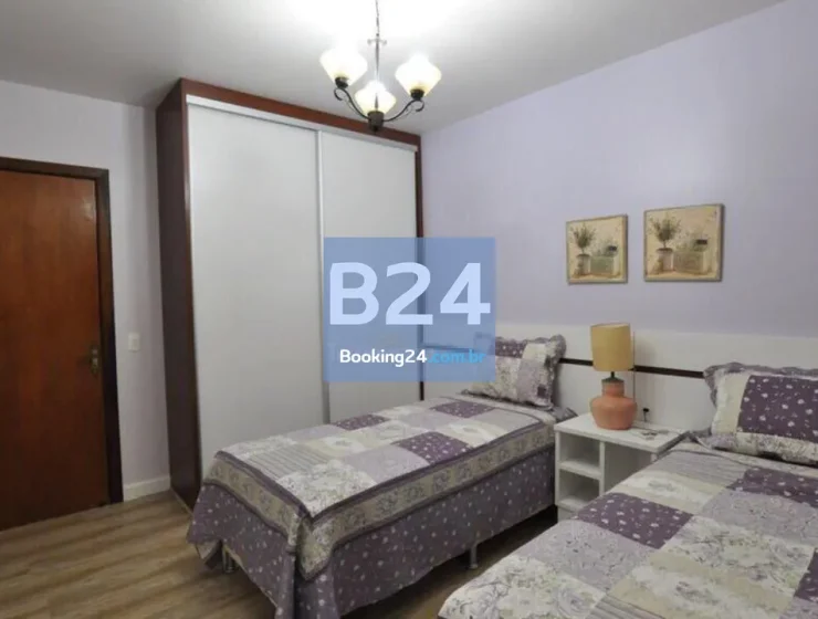 Casa com piscina em atlântida perto do mar.