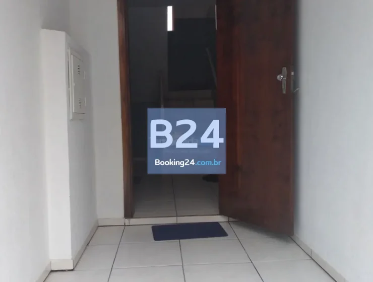 Apartamento no centro de matinhos com acomodação para 08 pessoas