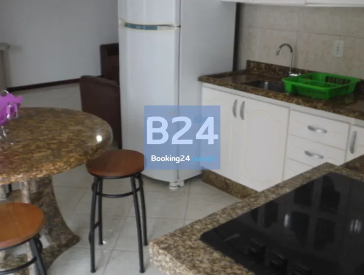 Apto quadra mar meia praia