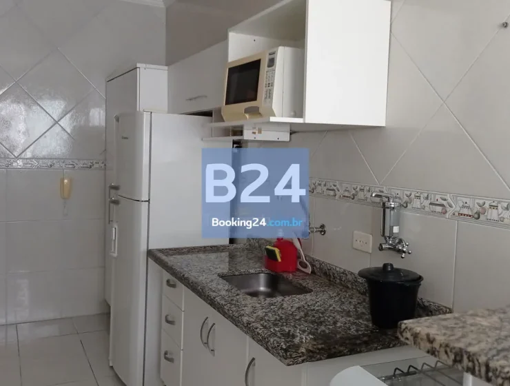 Apartamento c/ churrasqueira e sacada a 100 mts da praia ?