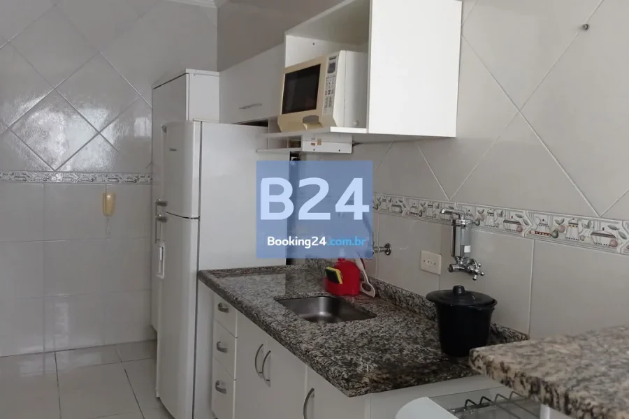 Apartamento c/ churrasqueira e sacada a 100 mts da praia ?