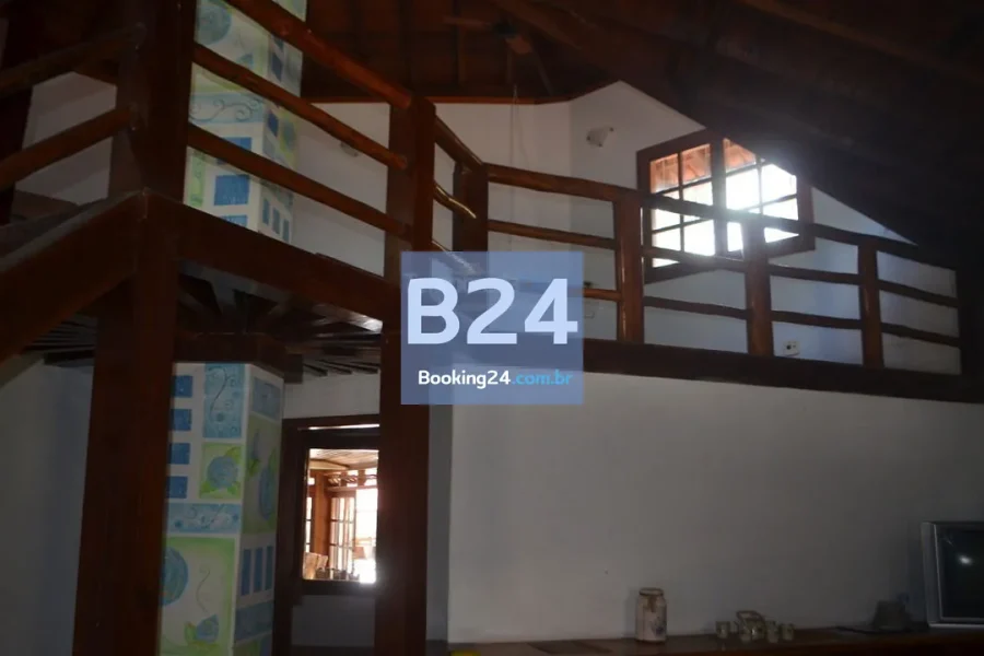 Casa com 6 quartos, sendo 5 suítes, à 700m da praia de taperapuan