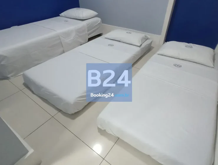 Sonho azul beira mar. rua da praia de copacabana.