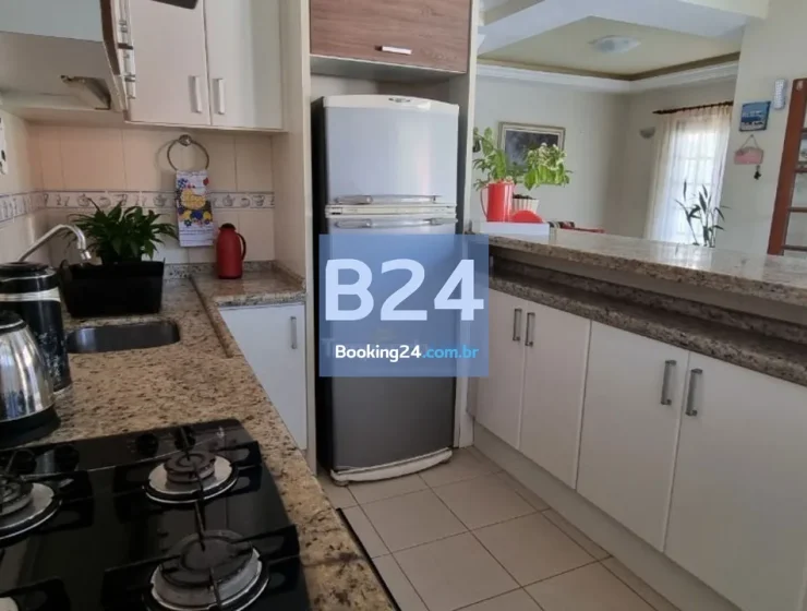 Casa c piscina 3 quartos 500 metros do mar.