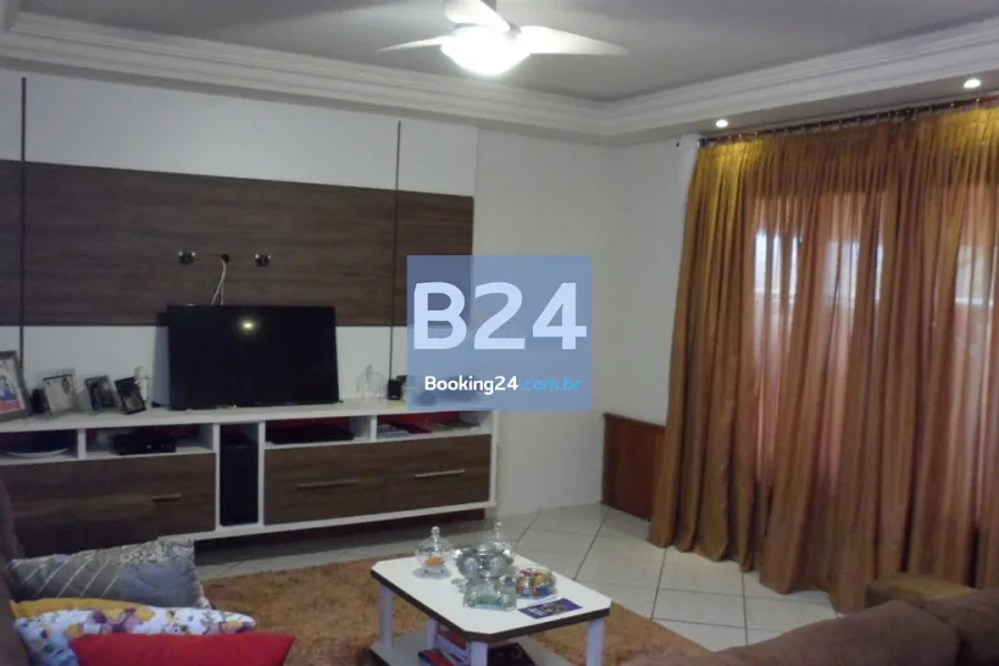 Ótima casa 2 andares c piscina p 12 pessoas a 500m do mar dos ingleses