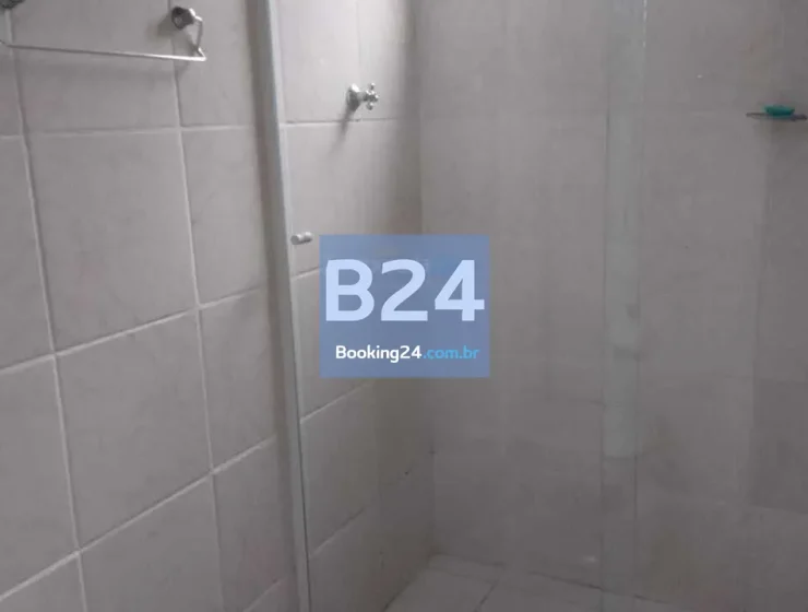 Praia de pitangueiras, 100 metros da praia no centro perto de tudo.