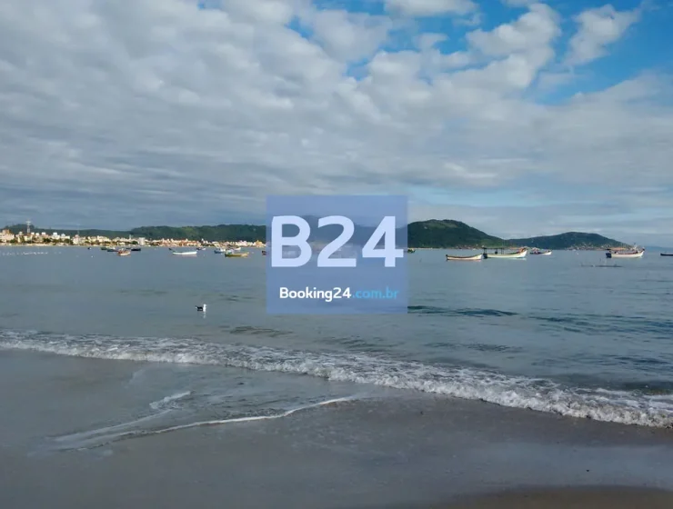 Casa de alvenaria em condominio a 250 metros do mar